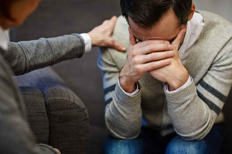 心理學家:如果你很自卑,可能童年有過4種經歷,不是你的錯