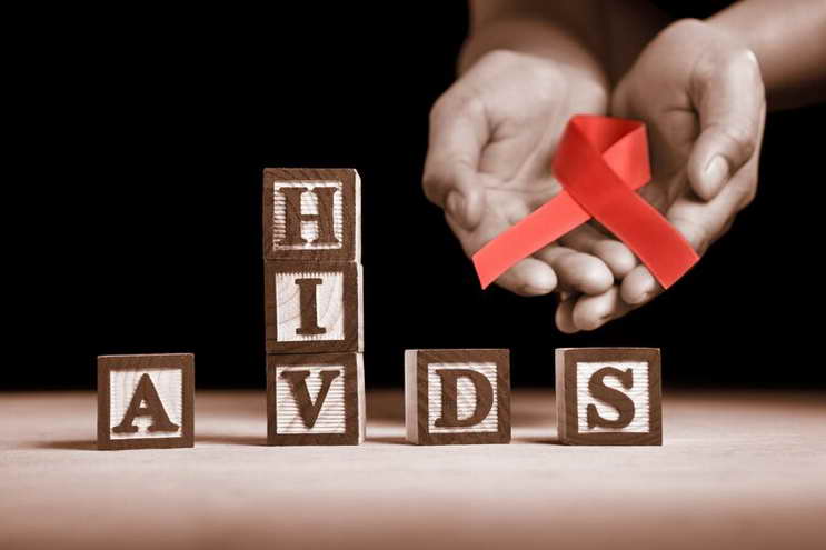 “艾滋天敵”被發現！科學家：有一類人不用吃藥，愛滋病也能痊癒